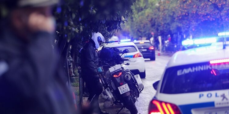 Alldaynews.gr Αιματηρό επεισόδιο στα Σεπόλια: Πυροβόλησαν και τραυμάτισαν 22χρονο