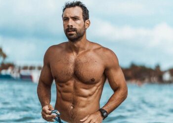 Σάκης Τανιμανίδης: Μάκρυνε μαλλί και μας ...ξανά-συστήνεται (φωτο)