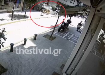 Θεσσαλονίκη: Βίντεο με την τρομακτική πορεία οδηγού ΙΧ που κατέληξε μέσα σε μαγαζί – Τον μάζεψε το ΕΚΑΒ (vid)