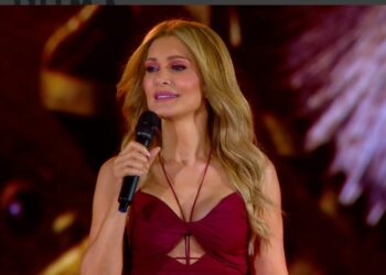 Νατάσα Θεοδωρίδου: Χαμός στη σκηνή-Αναγκάστηκε να διακόψει 2 φορές τη συναυλία της![photos]