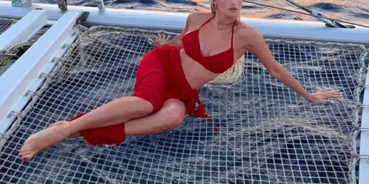 Alldaynews.gr Ιωάννα Τούνη: Ζητάει να το «Φτύσουμε για να μην το ματιάσουμε»!