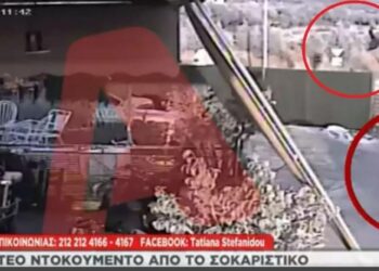 Βρήκε Τραγικό Θάνατο: Ντελιβεράς εκσφενδονίστηκε σε αυλή σπιτιού μετά από τροχαίο – Σοκαριστικό βίντεο ντοκουμέντο