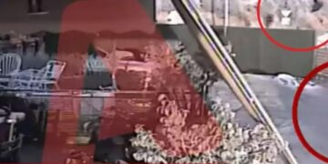 Alldaynews.gr Βρήκε Τραγικό Θάνατο: Ντελιβεράς εκσφενδονίστηκε σε αυλή σπιτιού μετά από τροχαίο – Σοκαριστικό βίντεο ντοκουμέντο