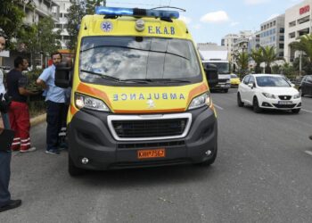 Alldaynews.gr Τροχαίο στην Κηφισίας: Διασωληνωμένος ένας 22χρονος – Υπέστη πολλαπλά κατάγματα