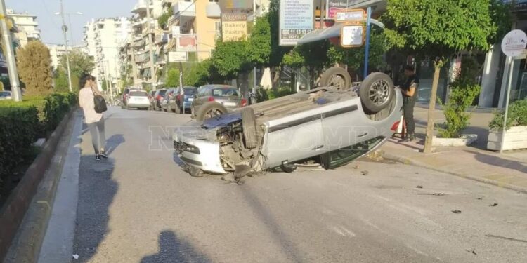 Alldaynews.gr Τρομακτικό τροχαίο στο Γαλάτσι: Τούμπαρε το αυτοκίνητο στη μέση του δρόμου (φωτο)