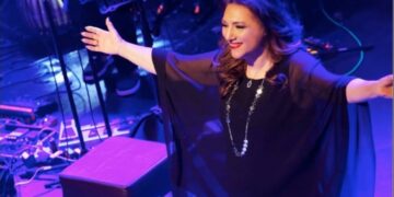 Alldaynews.gr Στο νοσοκομείο η Ελένη Βιτάλη: Διέκοψε τη συναυλία της στη Ρόδο