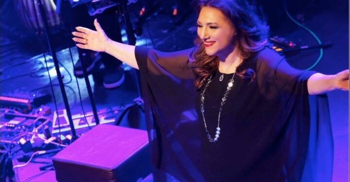 Alldaynews.gr Στο νοσοκομείο η Ελένη Βιτάλη: Διέκοψε τη συναυλία της στη Ρόδο