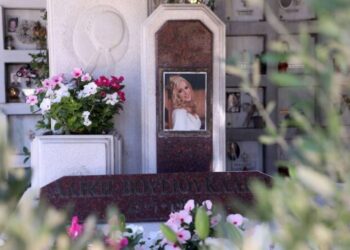 Αλίκη Βουγιουκλάκη: Ανήμερα των γενεθλίων της τελέστηκε το μνημόσυνο της