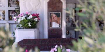 Αλίκη Βουγιουκλάκη: Ανήμερα των γενεθλίων της τελέστηκε το μνημόσυνο της