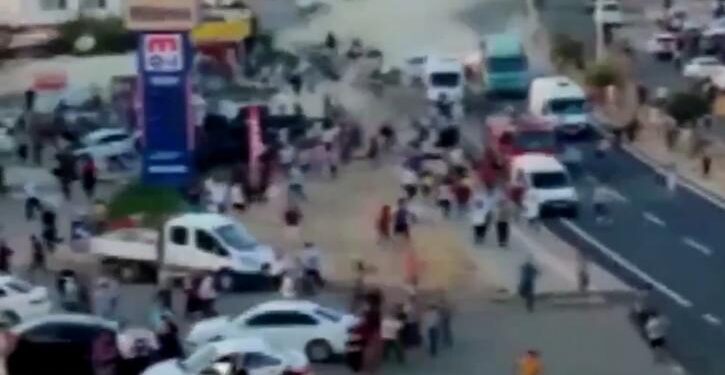 Alldaynews.gr Νέα τραγωδία: Φορτηγό χωρίς φρένα έπεσε σε πλήθος – Τουλάχιστον 16 νεκροί (τρομακτικό video)