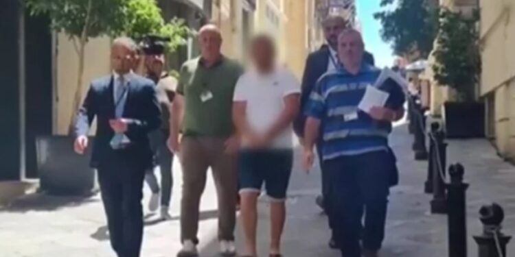 Άγριο Έγκλημα: Αυτός είναι ο 36χρονος που έκαψε ζωντανούς θεία και ανιψιό[video]