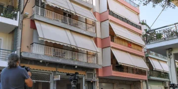 Alldaynews.gr Έγκλημα στο Περιστέρι: Πάλεψε με τον δολοφόνο της η 17χρονη - Της έκλεισε μύτη και στόμα