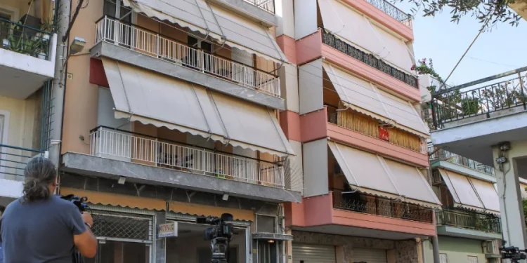 Alldaynews.gr Έγκλημα στο Περιστέρι: Πάλεψε με τον δολοφόνο της η 17χρονη - Της έκλεισε μύτη και στόμα