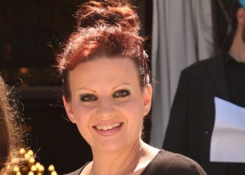 Λίλιαν Αρχοντή: Θύμα αστυνομικής βίας η ίδια και η κόρη της – «Χαστούκισε την Χριστίνα, την πατούσε στην πλάτη με το πόδι του»