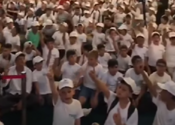 Κραυγές «αλλάχου άκμπαρ» από εκατοντάδες παιδιά μέσα στην Αγία Σοφία (vid)