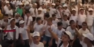 Alldaynews.gr Κραυγές «αλλάχου άκμπαρ» από εκατοντάδες παιδιά μέσα στην Αγία Σοφία (vid)