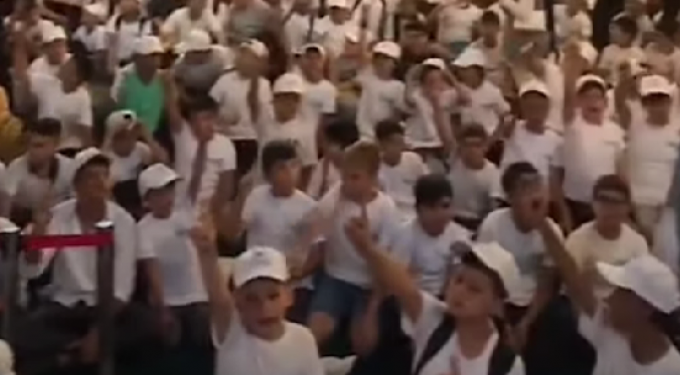 Alldaynews.gr Κραυγές «αλλάχου άκμπαρ» από εκατοντάδες παιδιά μέσα στην Αγία Σοφία (vid)