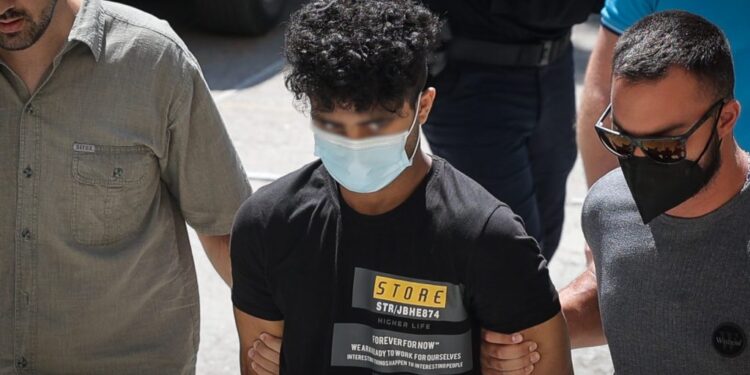 Alldaynews.gr Έγκλημα στο στο Περιστέρι: Μαλώσαμε και της έκλεισα τη μύτη και το στόμα – Τι είπε στους αστυνομικούς ο 20χρονος