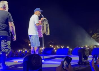 Κωνσταντίνος Αργυρός: H μητέρα της 9χρονης με μυϊκή ατροφία λέει πως «ήταν το καλύτερο δώρο για εκείνη»