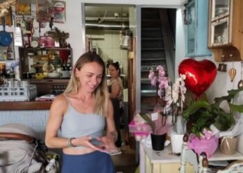 Αντιγόνη Ντρισμπιώτη: Μετά τα Χρυσά Μετάλλια επέστρεψε στο τσιπουράδικο – Θερμή υποδοχή στην Καρδίτσα[video]