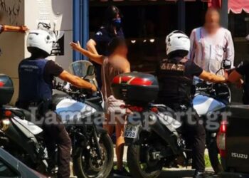 Λαμία: Τη γρονθοκόπησε και την πέταξε πάνω σε βιτρίνα καταστήματος μέρα-μεσημέρι