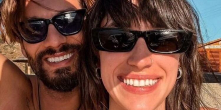 Alldaynews.gr Ραφαέλα Ψαρρού: Μας δείχνει που …την τσίμπησε θαλάσσια ανεμώνη