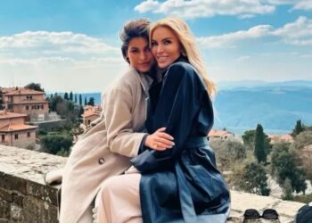 Κατερίνα Καινούργιου και Δανάη Παππά ανέβασαν… την Θερμοκρασία με το τσιφτετέλι τους στην Πάρο[video]