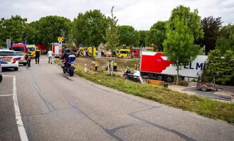 Μακελειό στην Ολλανδία: Φορτηγό έπεσε σε πλήθος-Αναφορές για πολλούς νεκρούς