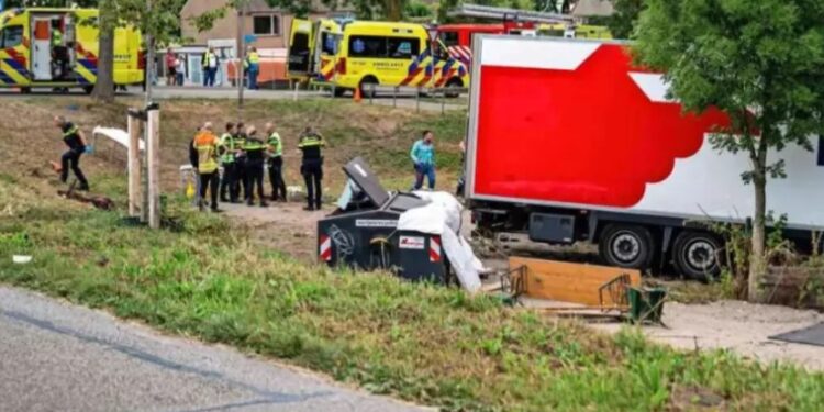 Ολλανδία: Έξι οι νεκροί μετά την πτώση φορτηγού σε πλήθος σε υπαίθριο πάρτι