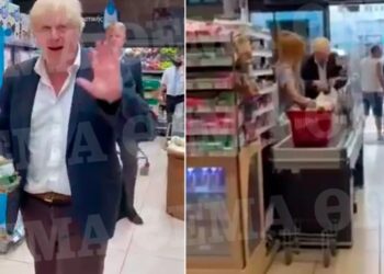Μπόρις Τζόνσον: Ψωνίζει μόνος του σε σούπερ μάρκετ στη Νέα Μάκρη[video]