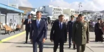 Στην Τήνο για τον Δεκαπενταύγουστο ο Κυριάκος Μητσοτάκης – Στο καταδρομικό Έλλη ο πρωθυπουργός