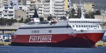 Alldaynews.gr Fast Ferries Andros: Στη Ραφήνα επιστρέφει το πλοίο λόγω μηχανικής βλάβης – Ταλαιπωρία για 446 επιβάτες