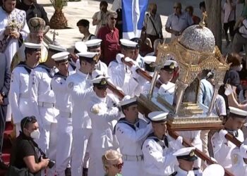 Στην Παναγιά της Τήνου ο Μητσοτάκης – Δείτε live τη λιτάνευση της ιερής εικόνας