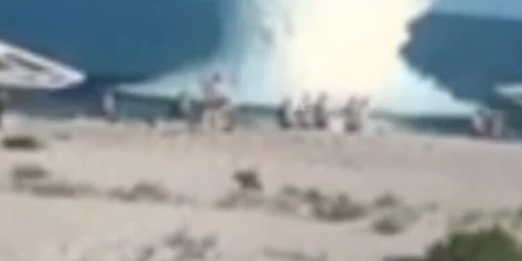 Ουκρανία: Νάρκη έσκασε στη θάλασσα – Δύο τουρίστες νεκροί από την έκρηξη στην Οδησσό[video]