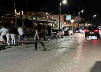 Αυτοκίνητο παρέσυρε σερβιτόρα στα Καμένα Βούρλα