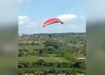 Τραγικός θάνατος για 26χρονο αλεξιπτωτιστή-Έχασε τον έλεγχο και έπεσε απο ψηλά[video]