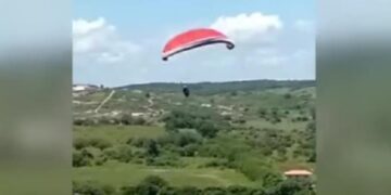 Τραγικός θάνατος για 26χρονο αλεξιπτωτιστή-Έχασε τον έλεγχο και έπεσε απο ψηλά[video]