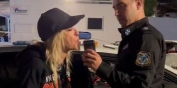 Χαμός με την Άννα Βίσση-Την σταμάτησαν για Αλκοτέστ[video]