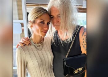 Σοφία Καρβέλα για το τσαντάκι του πατέρα της: «Ο μπαμπάς έχει γούστο»