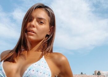 Η Βρισηίδα Ανδριώτου με καυτό μαγιό στη Χαλκιδική (φωτο)