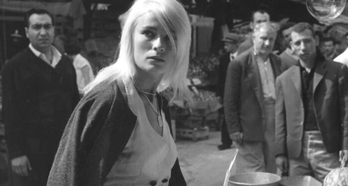 Alldaynews.gr «Καημό το ‘χω να πάψουν να με γδύνoυν»: Η Ελληνίδα ηθοποιός που οι σκηνοθέτες έβλεπαν μόνο ως φλογερή ξανθιά