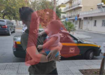 Alldaynews.gr Φρίκη στο Αιγάλεω: Άρπαξαν μωρό μέσα από σπίτι και ετοιμάζονταν να το πουλήσουν – Επ’ αυτοφώρω σύλληψη δυο ατόμων (video)