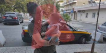Alldaynews.gr Φρίκη στο Αιγάλεω: Άρπαξαν μωρό μέσα από σπίτι και ετοιμάζονταν να το πουλήσουν – Επ’ αυτοφώρω σύλληψη δυο ατόμων (video)