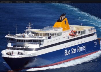 «Πάγωσαν» οι επιβάτες του Blue Star-Ξαφνικά είδαν πτώμα στη θάλασσα[Σοκαριστικό Βίντεο]