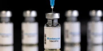 Alldaynews.gr Ευλογιά των πιθήκων: Την Τρίτη φτάνει στην Ελλάδα η πρώτη παρτίδα εμβολίων