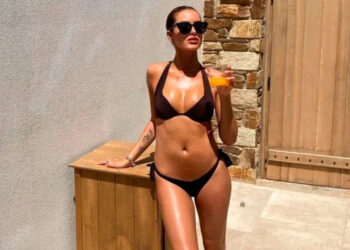 Φωτογραφίες: Η Δανάη Λιβιεράτου με μαύρο μπικίνι