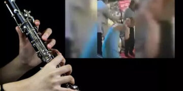Alldaynews.gr Χαμός σε πανηγύρι: Viral το βίντεο με το κλαρίνο πάνω σε γυμνόστηθη γυναίκα (video)