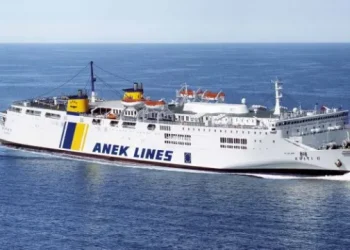 Με μία μηχανή ταξιδεύει το πλοίο «Κρήτη ΙΙ» – Πάνω από τέσσερις ώρες καθυστέρηση