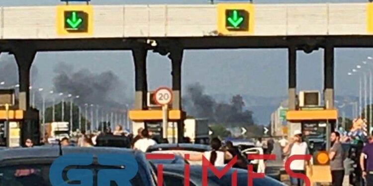 Alldaynews.gr Μάλγαρα: Φωτιά σε ΙΧ – Με δυσκολίες η κυκλοφορία (video)