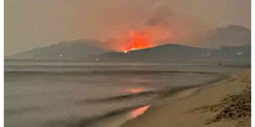 Φωτιά στη Θάσο: Αναζωπυρώθηκε το μέτωπο στη Σκάλα Ποταμιάς